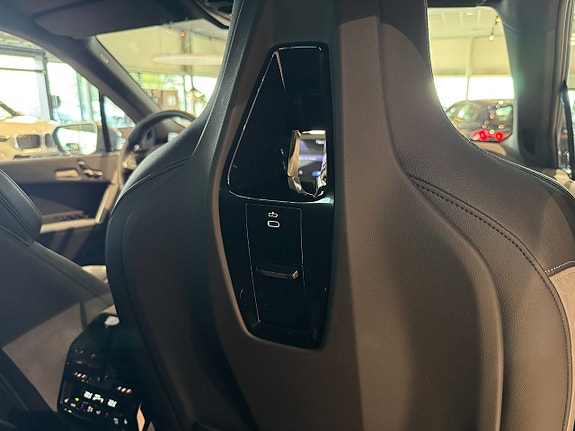 BMW iX 16 of 20