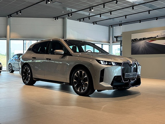 BMW iX 3 of 5