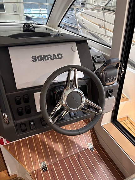 Nimbus 305 Coupé 4 of 8