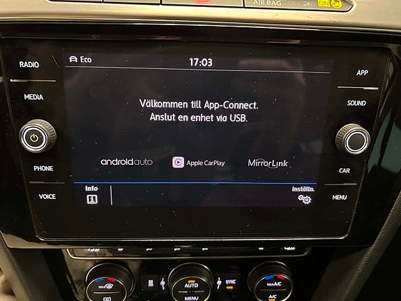 Volkswagen Passat 16 of 25