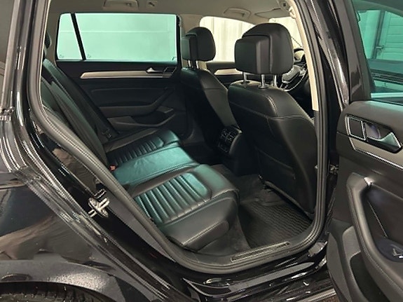 Volkswagen Passat 10 of 25
