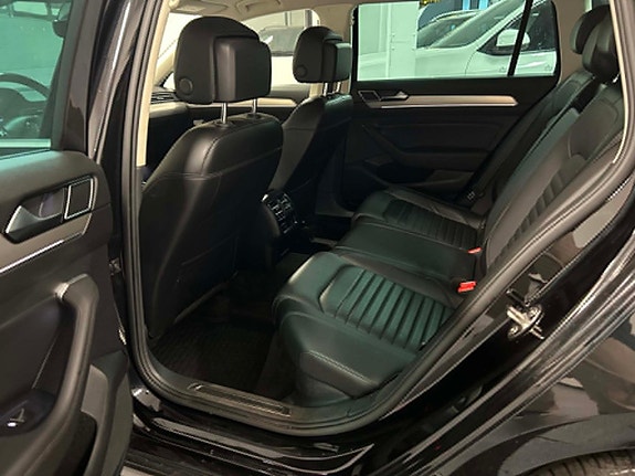 Volkswagen Passat 11 of 25