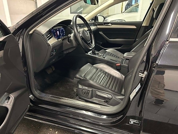 Volkswagen Passat 8 of 25