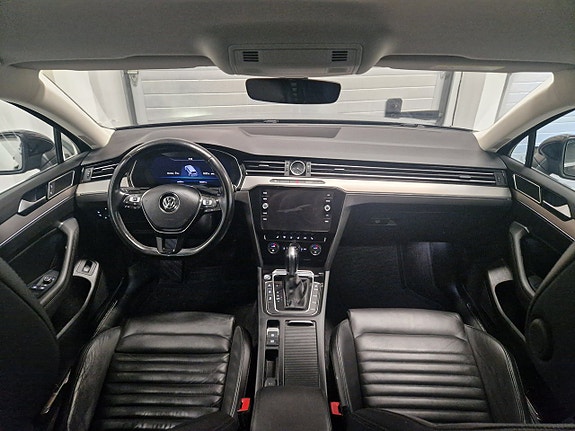 Volkswagen Passat 8 of 21