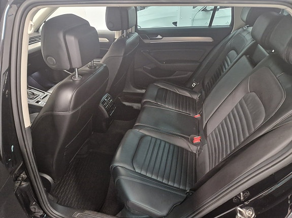 Volkswagen Passat 10 of 21