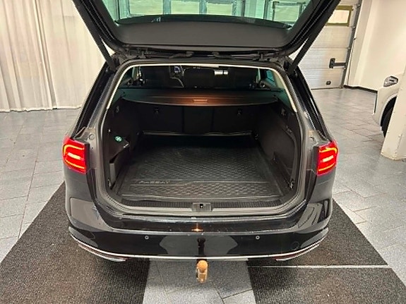 Volkswagen Passat 12 of 25