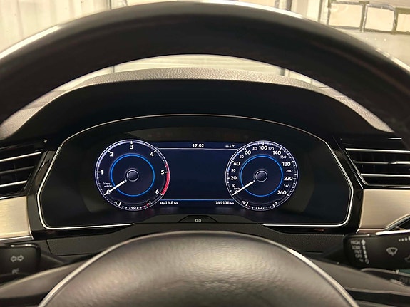 Volkswagen Passat 15 of 25