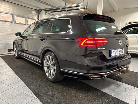 Volkswagen Passat 4 of 25