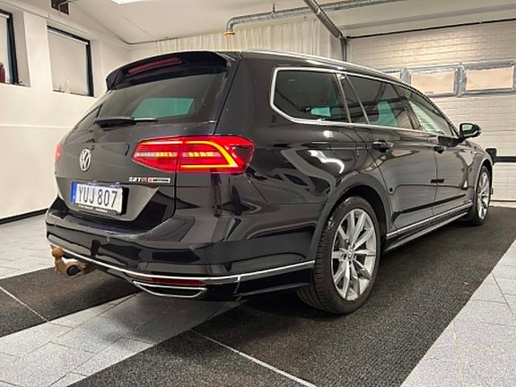 Volkswagen Passat 2 of 25