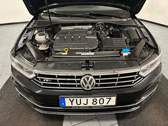 Volkswagen Passat 14 of 25
