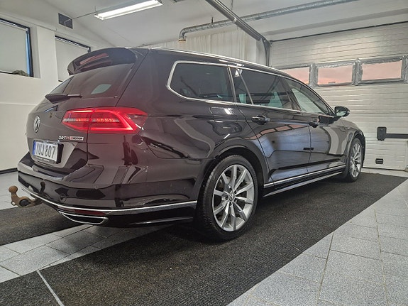 Volkswagen Passat 2 of 5