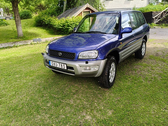 Toyota RAV4 4 of 4