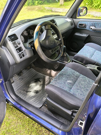Toyota RAV4 2 of 4