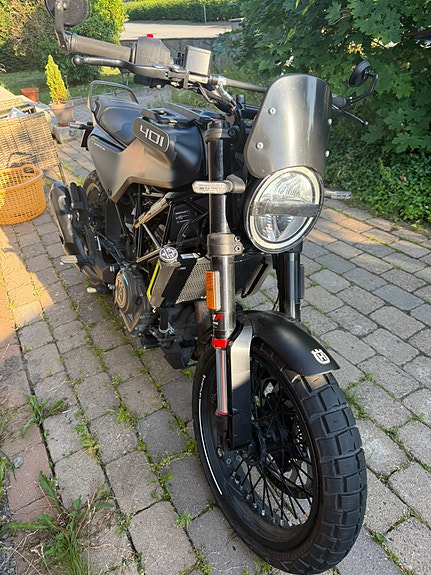 Husqvarna HUSQVARNA SVARTPILEN 401 2 of 4