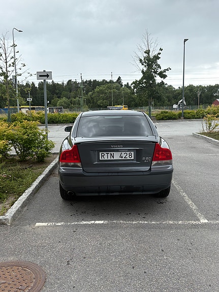 Volvo S60 4 of 5
