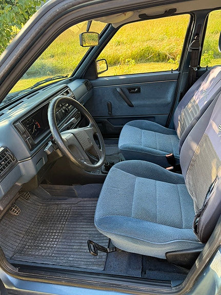 Volkswagen Jetta 2 of 5