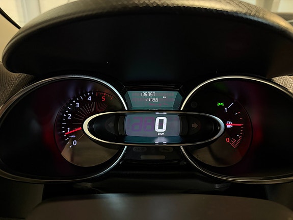 Renault Clio 17 of 19