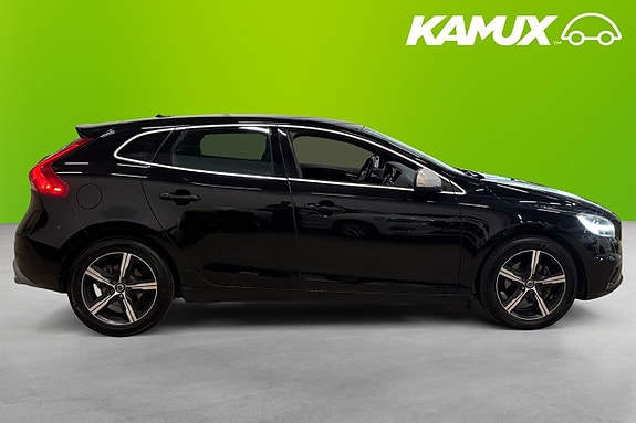 Volvo V40 2 of 26