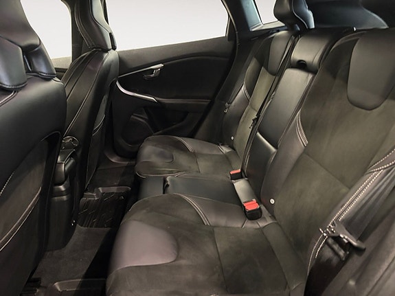 Volvo V40 14 of 26