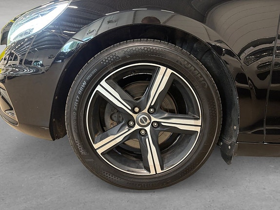Volvo V40 8 of 26
