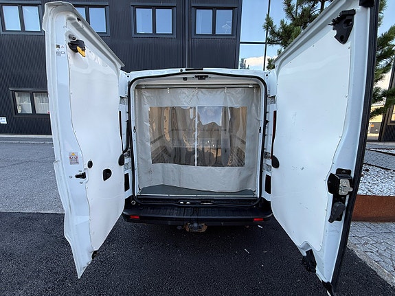Nissan NV300 10 of 18