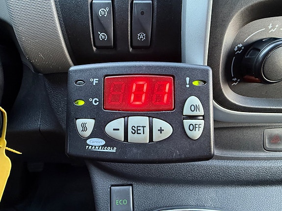Nissan NV300 16 of 18