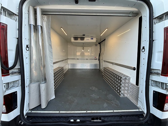 Nissan NV300 11 of 18