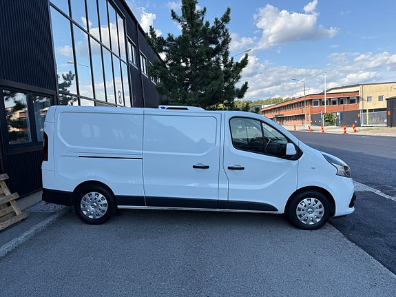 Nissan NV300 2 of 5
