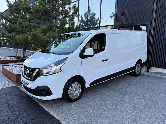Nissan NV300 6 of 18