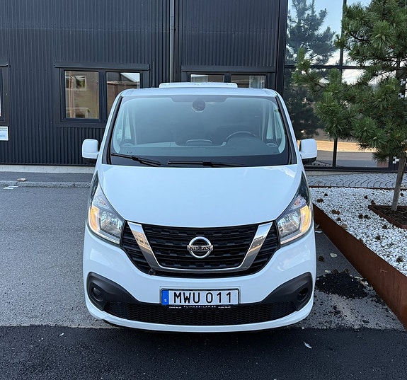 Nissan NV300 5 of 5