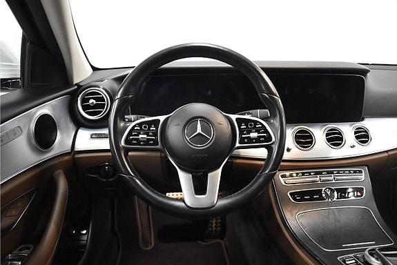 Mercedes-Benz E220 2 of 5