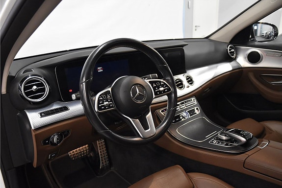 Mercedes-Benz E220 9 of 23