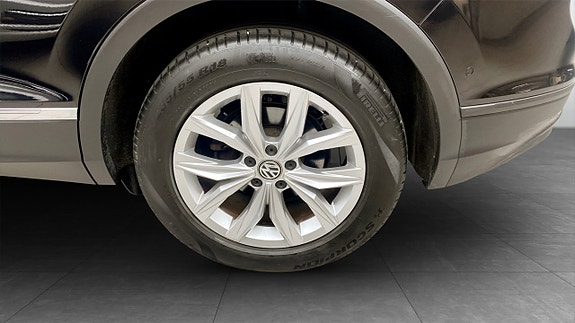 Volkswagen Tiguan 6 of 12