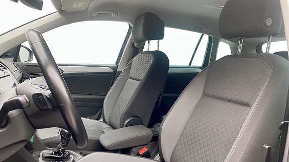 Volkswagen Tiguan 8 of 12