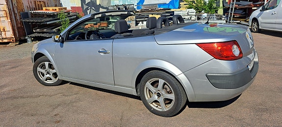 Renault Megane 2 of 16