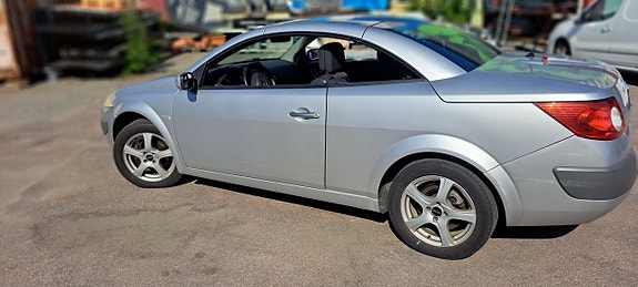 Renault Megane 12 of 16