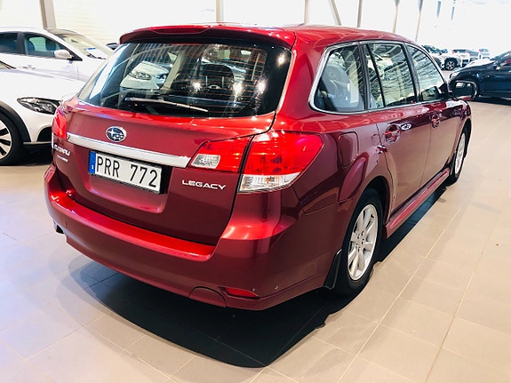 Subaru Legacy 3 of 5