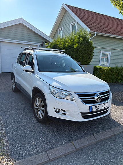 Volkswagen Tiguan 2 of 5