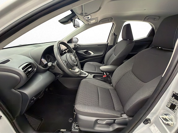 Toyota Yaris 11 of 30