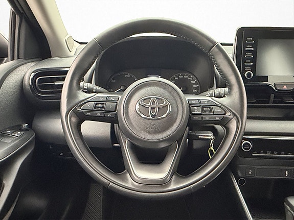 Toyota Yaris 13 of 30