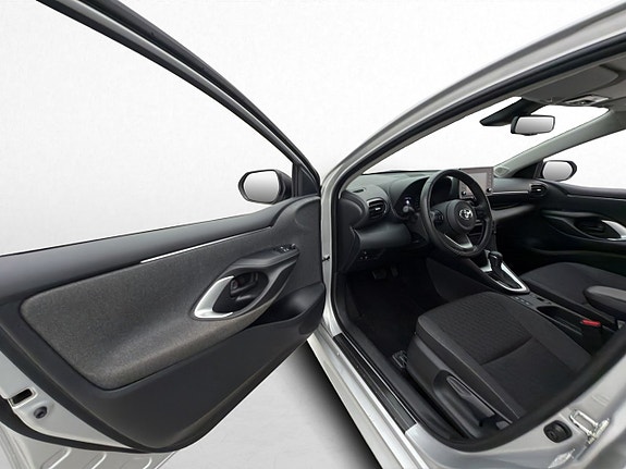 Toyota Yaris 10 of 30