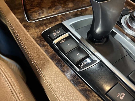 BMW 750i 11 of 27