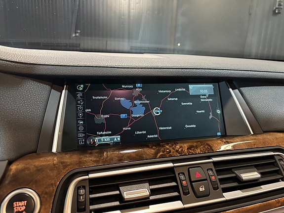 BMW 750i 16 of 27