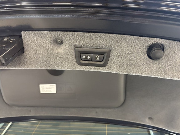 BMW 750i 25 of 27