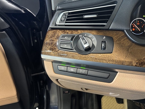 BMW 750i 19 of 27
