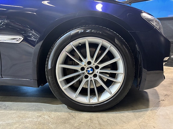 BMW 750i 26 of 27