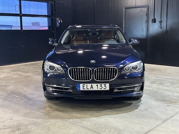 BMW 750i 2 of 5