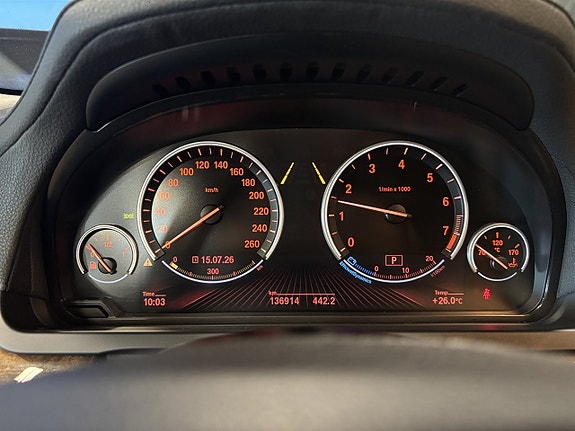 BMW 750i 9 of 27