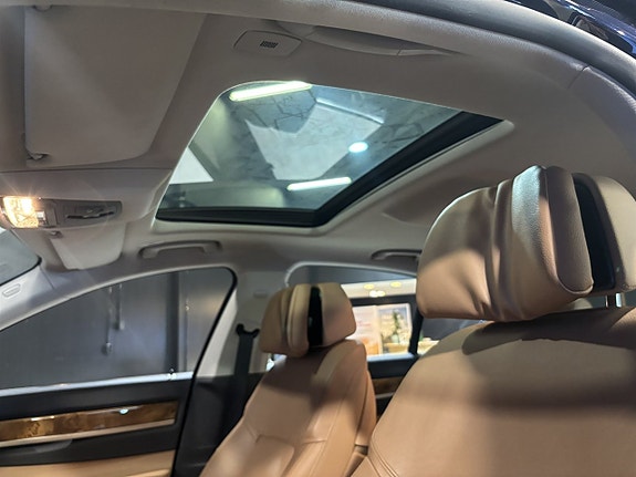 BMW 750i 22 of 27