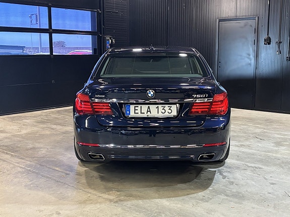 BMW 750i 5 of 5